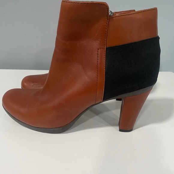 Women’s Geox Respira size 10 Italian patent zipper bootie - Picture 3 of 9